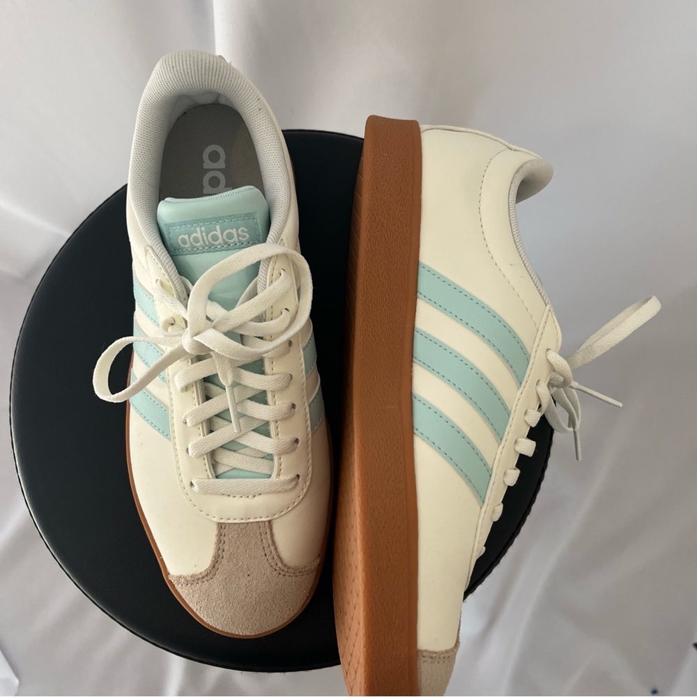 adidas Women's Cream and Light Blue Retro Platform Sneakers